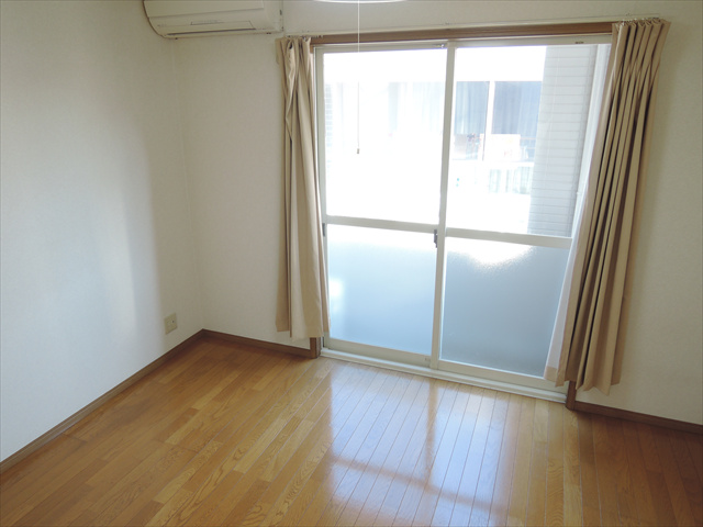 明るい６帖洋室☆