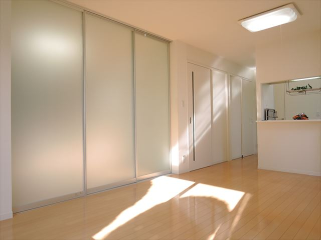 可動式の間仕切り扉