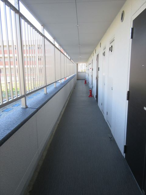 玄関前共用廊下