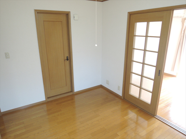 ダイニングと洋室