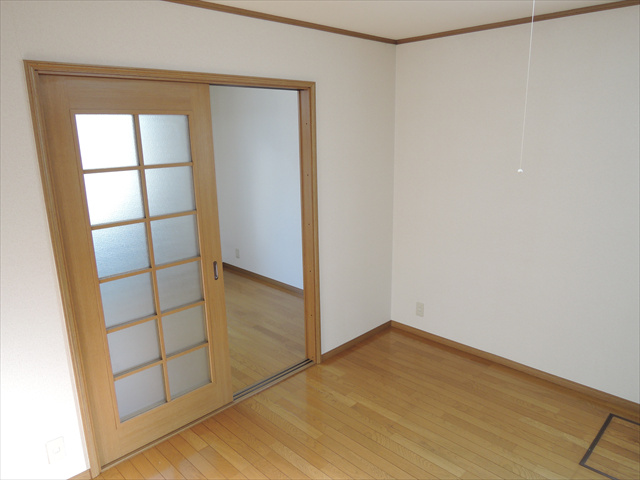 ダイニングと洋室